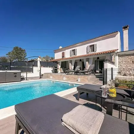 Lulu With Heated Pool, Sauna & Hot Tub *