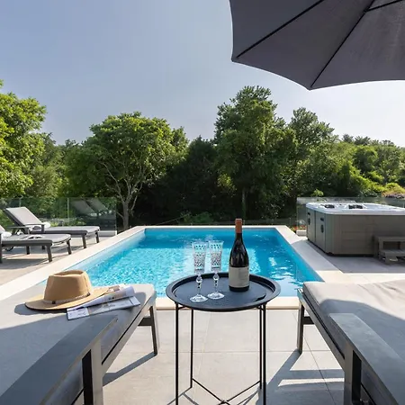 Villa Lulu With Heated Pool, Sauna & Hot Tub *