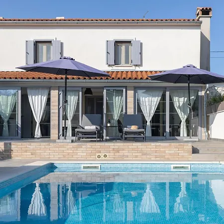 Villa Lulu With Heated Pool, Sauna & Hot Tub Labin (Istria)