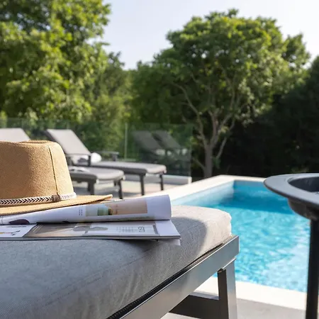 Lulu With Heated Pool, Sauna & Hot Tub