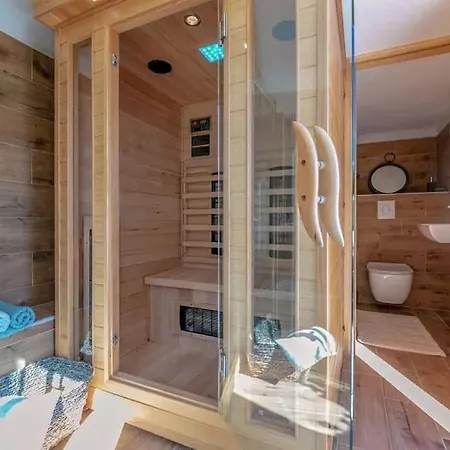 Villa Lulu With Heated Pool, Sauna & Hot Tub Labin (Istria)