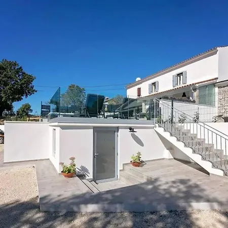 Lulu With Heated Pool, Sauna & Hot Tub