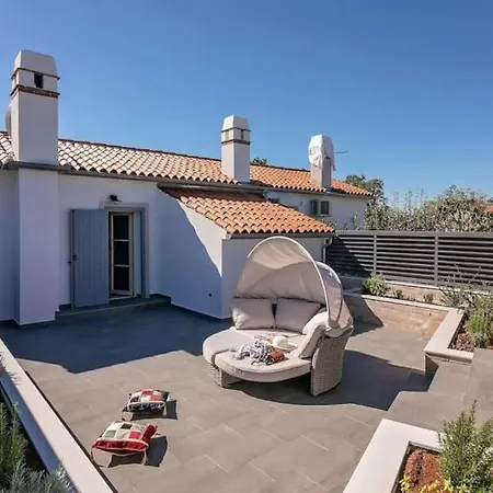 Villa Lulu With Heated Pool, Sauna & Hot Tub *