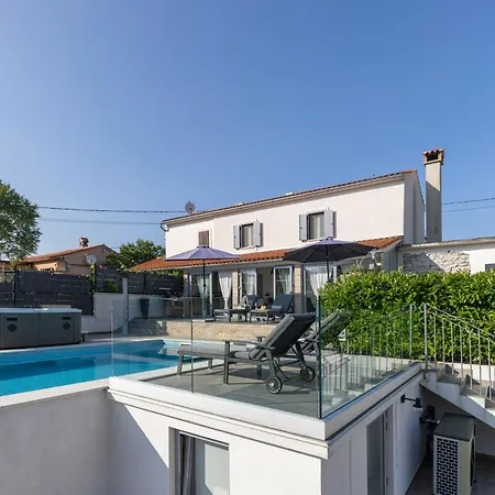 Lulu With Heated Pool, Sauna & Hot Tub Labin (Istria)