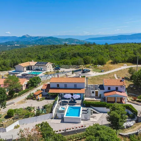 Lulu With Heated Pool, Sauna & Hot Tub *