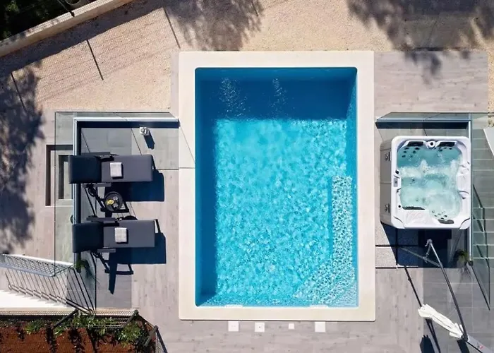 Lulu With Heated Pool, Sauna & Hot Tub Villa Labin