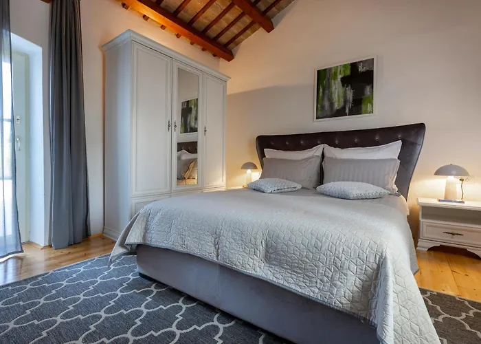 Lulu With Heated Pool, Sauna & Hot Tub Villa