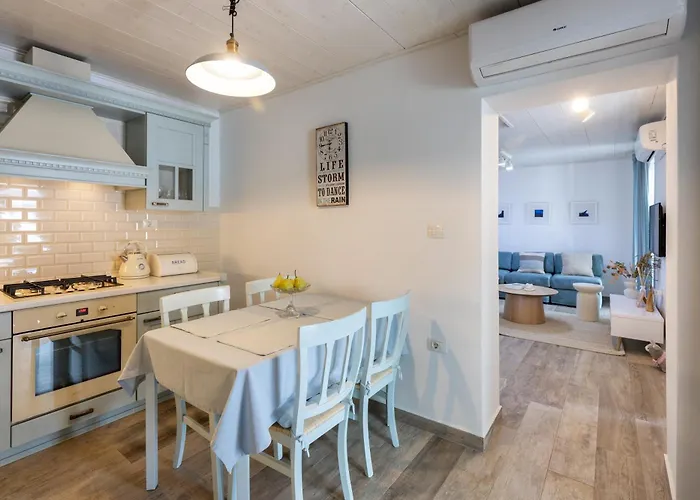 Lulu With Heated Pool, Sauna & Hot Tub Villa *