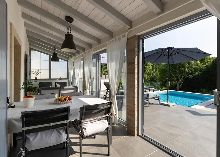 Villa Lulu With Heated Pool, Sauna & Hot Tub *