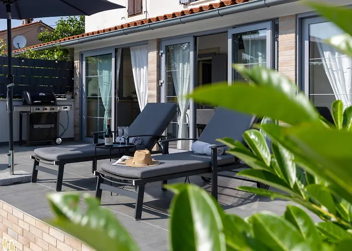 Lulu With Heated Pool, Sauna & Hot Tub Villa Labin