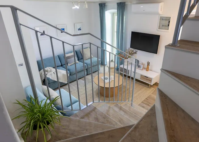 Lulu With Heated Pool, Sauna & Hot Tub Villa