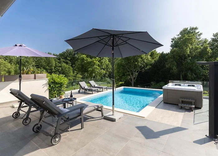 Villa Lulu With Heated Pool, Sauna & Hot Tub