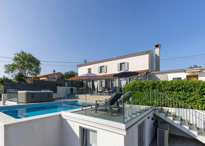 Lulu With Heated Pool, Sauna & Hot Tub Labin