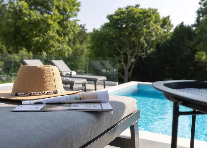 Lulu With Heated Pool, Sauna & Hot Tub